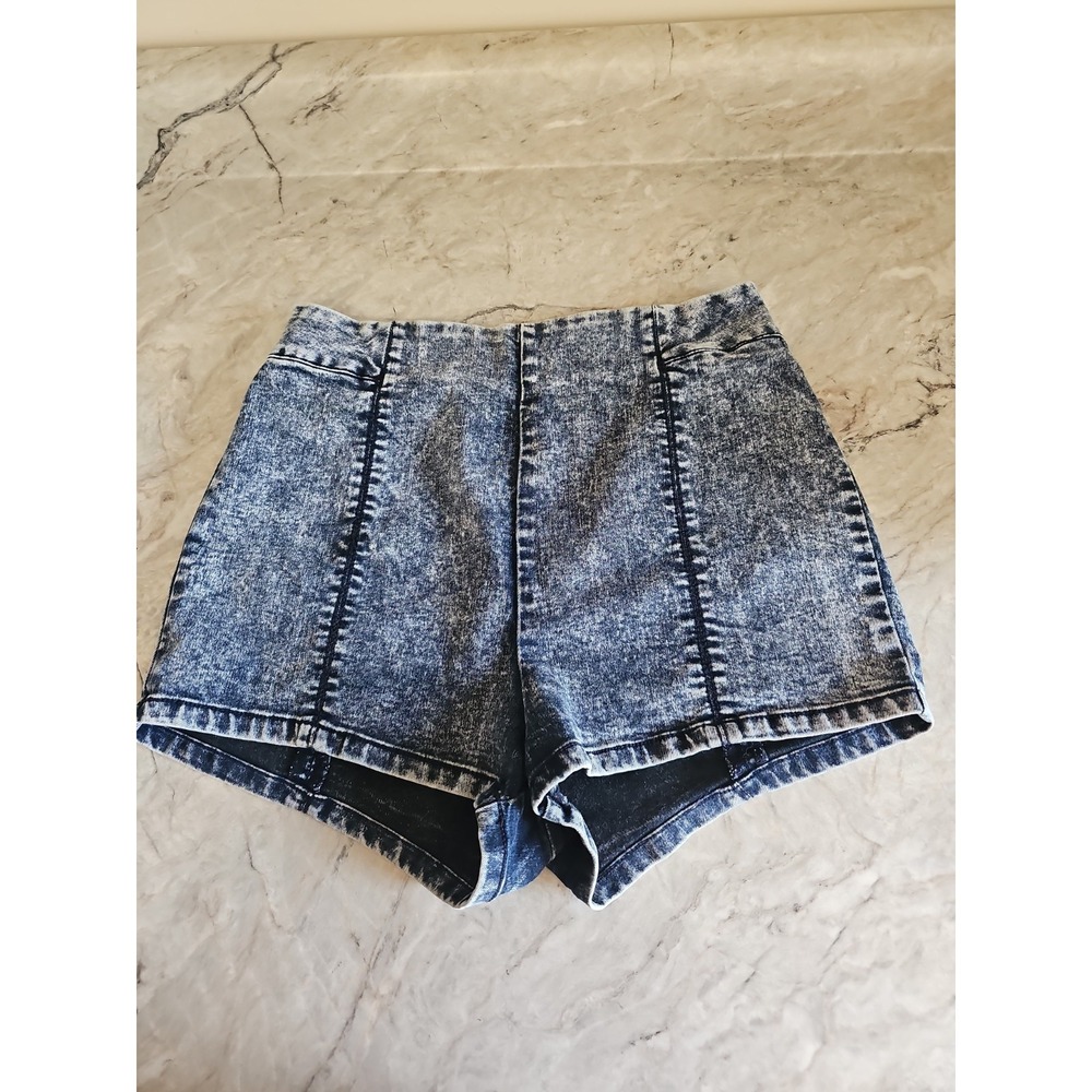 Silence+Noise UO Size 6 Rosie Curved Hem Acid Wash Micro Pinup Shorts Bimbocore - Picture 2 of 7